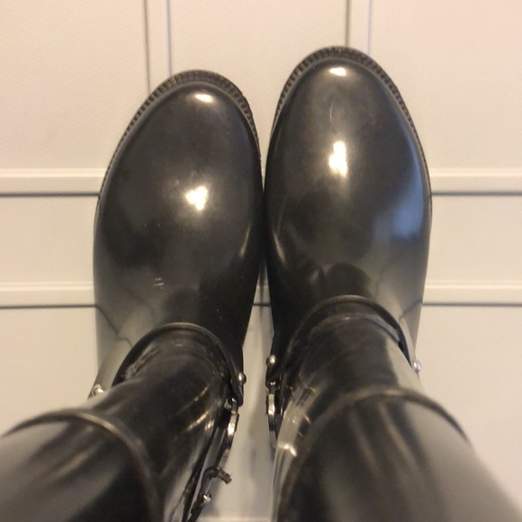 Size 7 Michael Kors Fulton Harness Rain Boot - Picture 3 of 3